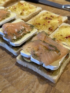 Feigen-Camembert-Lachs-Sandwich